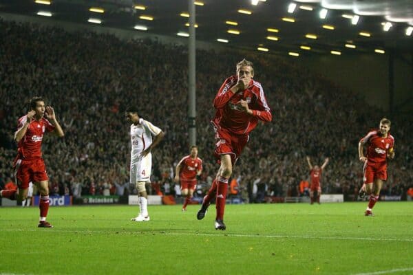 G9H66D Liverpool's Peter Crouch celebrates his acrobatic second goal