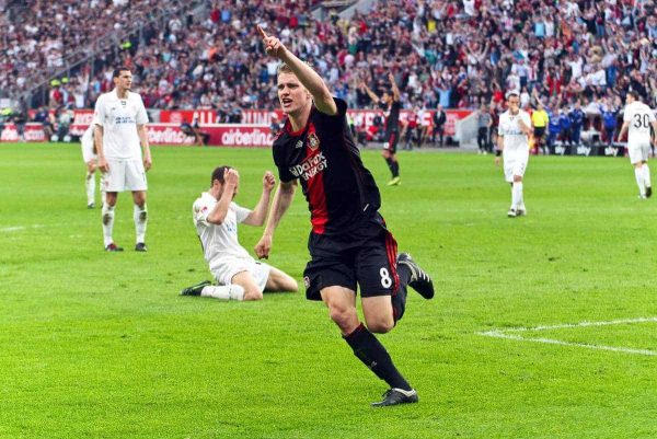 10.04.2011, BayArena, Leverkusen, GER, 1. FBL, Bayer Leverkusen vs FC St. Pauli, 29. Spieltag, im Bild: Torjubel / Jubel nach dem 2:1 durch Lars Bender (Leverkusen #8). Markus Thorandt (St. Pauli #16) im Hintergrund entaeuscht / entäuscht EXPA Pictures © 2011, PhotoCredit: EXPA/ nph/ Mueller ****** out of GER / SWE / CRO / BEL ******