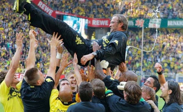 30.04.2011, Signal Iduna Park, Dortmund, GER, 1.FBL, Borussia Dortmund vs 1. FC Nuernberg, im Bild die Dortmunder Mannschaft feiert Dortmunds Trainer Jurgen / Juergen Klopp (GER) und wirft ihn hoch, er ist na? von einer Bierdusche, EXPA Pictures (C) 2011, PhotoCredit: EXPA/ nph/ Scholz ****** out of GER / SWE / CRO / BEL ******