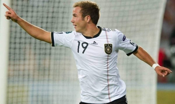 02.09.2011, Veltins Arena, Gelsenkrichen, GER, UEFA EURO 2012 Qualifikation, Deutschland (GER) vs Oesterreich (AUT), im Bild Jubel Mario Götze / Goetze (GER, Borussia Dortmund) nach dem 6:2 fuer Deutschland // during the UEFA Euro 2012 qualifying round Germany vs Austria at Veltins Arena, Gelsenkirchen 2011-09-02 EXPA Pictures © 2011, PhotoCredit: EXPA/ nph/ Kurth ****** out of GER / CRO / BEL ******