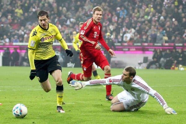 19.11.2011, Allianz Arena, Muenchen, GER, 1.FBL, FC Bayern Muenchen vs Borussia Dortmund, im Bild Robert Lewandowski (BVB #9) wird von Manuel Neuer (Bayern #1) nicht gestoppt mit Holger Badstuber (Bayern #28) // during the match FC Bayern Muenchen vs Borussia Dortmund, on 2011/11/19, Allianz Arena, Munich, Germany. EXPA Pictures © 2011, PhotoCredit: EXPA/ nph/ Straubmeier..***** ATTENTION - OUT OF GER, CRO *****