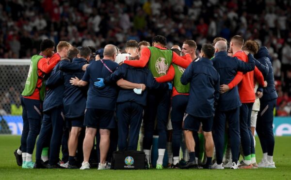 LONDON, ENGLAND - JULY 11: Players of England form a huddle before extra-time during the UEFA Euro 2020 Championship Final between Italy and England at Wembley Stadium on July 11, 2021 in London, England. (Photo by Michael Regan - UEFA/UEFA via Getty Images)