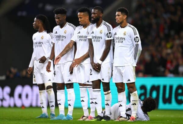 LILLE, FRANCE - OCTOBER 02: Players of Real Madrid line up as Jonathan David of LOSC Lille (not pictured) takes a penlaty during the UEFA Champions League 2024/25 League Phase MD2 match between LOSC Lille and Real Madrid C.F. at Stade Pierre Mauroy on October 02, 2024 in Lille, France. (Photo by Michael Regan - UEFA/UEFA via Getty Images)