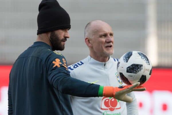 M9F3FJ 24 March 2018, Germany, Berlin: Brazil national squad training, An der Alten Foersterei Stadium, ahead of Germany vs Brazil friendly. Brazil's goalkeeper Alisson (L) and trainer Claudio Taffarel speak to each other. Photo: Soeren Stache/dpa