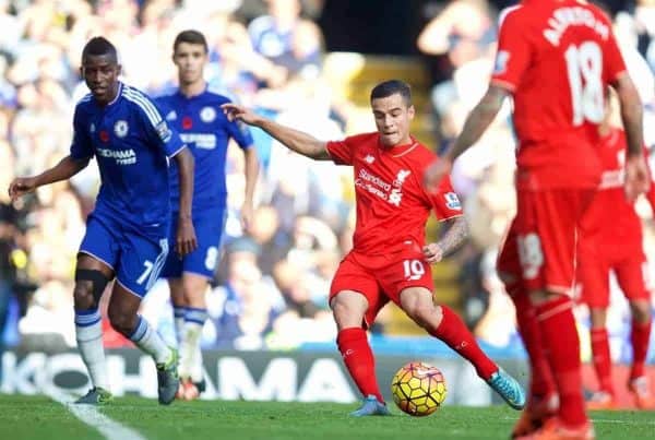 LONDON, ENGLAND - Saturday, October 31, 2015: Liverpool's Philippe Coutinho Correia scores the first equalising goal against Chelsea in the third minute of injury time of the first half during the Premier League match at Stamford Bridge. (Pic by David Rawcliffe/Propaganda)