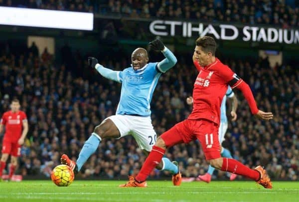 MANCHESTER, ENGLAND - Saturday, November 21, 2015: Liverpool's Roberto Firmino scores the third goal against Manchester City during the Premier League match at the City of Manchester Stadium. (Pic by David Rawcliffe/Propaganda)