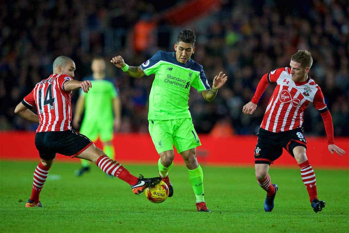 SOUTHAMPTON, ENGLAND - Wednesday, January 11, 2017: Liverpool's Roberto Firmino in action against Southampton's Oriol Romeu and Steven Davis during the Football League Cup Semi-Final 1st Leg match at St. Mary's Stadium. (Pic by David Rawcliffe/Propaganda)