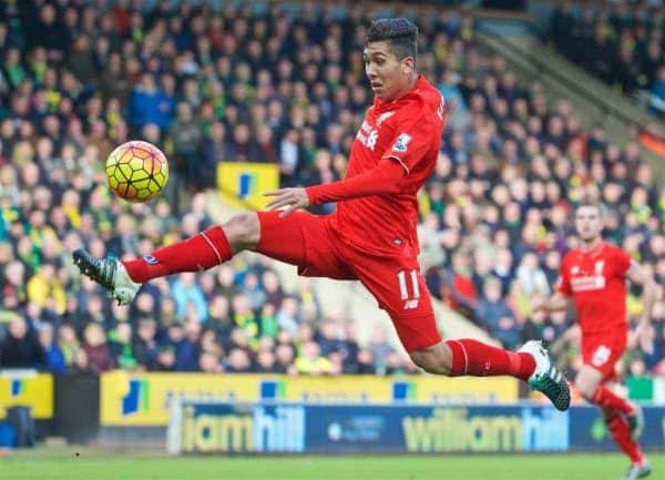 NORWICH, ENGLAND - Friday, January 22, 2016: Liverpool's Roberto Firmino controls the ball on his way to scoring the third goal against Norwich City during the Premiership match at Carrow Road. (Pic by David Rawcliffe/Propaganda)