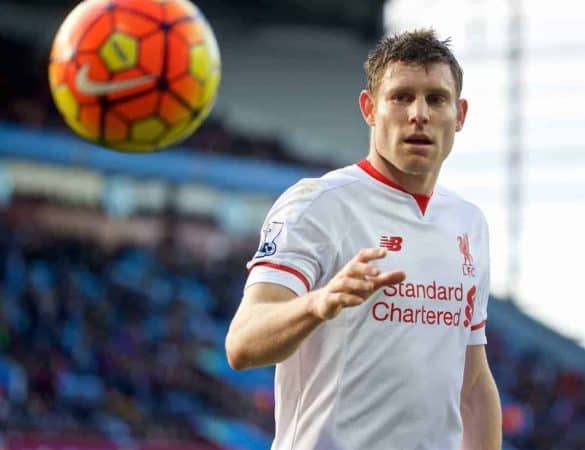 BIRMINGHAM, INGLATERRA - Domingo, 14 de febrero de 2016: James Milner de Liverpool en acción contra Aston Villa durante el partido de la Premier League en Villa Park.  (Foto de David Rawcliffe/Propaganda)