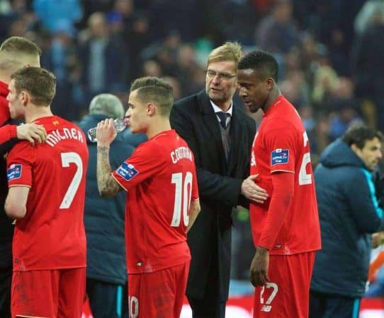 LONDON, ENGLAND - Sunday, February 28, 2016: Liverpool's manager Jürgen Klopp speaks with Divock Origi as his hide prepare for extra-time against Manchester City during the Football League Cup Final match at Wembley Stadium. (Pic by David Rawcliffe/Propaganda)