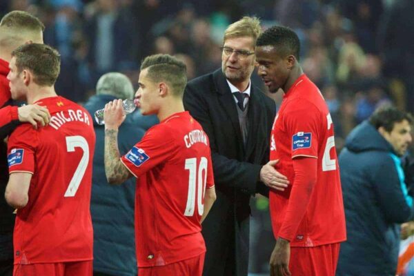 LONDON, ENGLAND - Sunday, February 28, 2016: Liverpool's manager Jürgen Klopp speaks with Divock Origi as his hide prepare for extra-time against Manchester City during the Football League Cup Final match at Wembley Stadium. (Pic by David Rawcliffe/Propaganda)