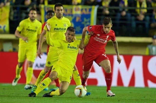 VILLRREAL, SPAIN - Thursday, April 28, 2016: Liverpool's Philippe Coutinho Correia in action against Villarreal CF's Jonathan dos Santos during the UEFA Europa League Semi-Final 1st Leg match at Estadio El Madrigal. (Pic by David Rawcliffe/Propaganda)