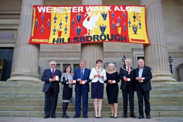 LIVERPOOL, ENGLAND - Thursday, September 22, 2016: Trevor Hicks, Margret Aspinall, Kenny Dalglish, Lord Mayor of Liverpool Roz Gladden, Marina Dalglish, Lord Mayor's consort Roy Gladden and Professor Phil Scraton with their medals before a Conferment of the Freedom of the City of Liverpool for the 96 Victims of the Hillsborough Stadium Disaster at the St. George's Hall. (Pic by David Rawcliffe/Propaganda)