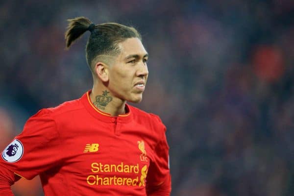 LIVERPOOL, ENGLAND - Saturday, November 26, 2016: Liverpool's Roberto Firmino in action against Sunderland during the FA Premier League match at Anfield. (Pic by David Rawcliffe/Propaganda)