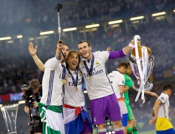 CARDIFF, WALES - Saturday, June 3, 2017: Real Madrid's Gareth Bale lifts the European Cup trophy with Sergio Ramos and Luka Modri? after the UEFA Champions League Final between Juventus FC and Real Madrid CF at the Stadium of Wales. (Pic by Don Jackson-Wyatt/Propaganda)