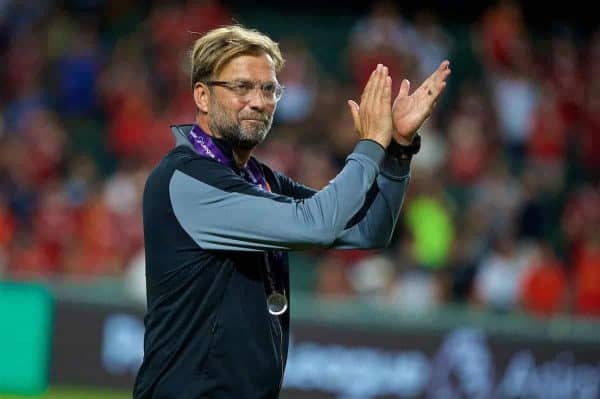 HONG KONG, CHINA - Saturday, July 22, 2017: Liverpool's manager Jürgen Klopp applauds the supporters after beating Leicester City 2-0 during the Premier League Asia Trophy final match between Liverpool and Leicester City at the Hong Kong International Stadium. (Pic by David Rawcliffe/Propaganda)