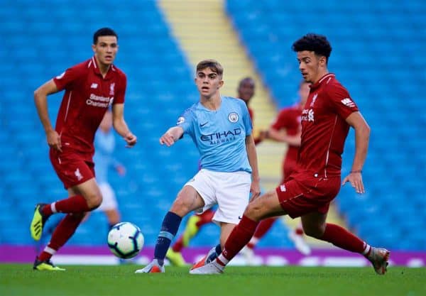 MANCHESTER, ENGLAND - Friday, August 24, 2018: Manchester City's Iker Pozo (centre) and Liverpool's Isaac Christie-Davies (left) and Curtis Jones (right) during the Under-23 FA Premier League 2 Division 1 match between Manchester City FC and Liverpool FC at the City of Manchester Stadium. (Pic by David Rawcliffe/Propaganda)