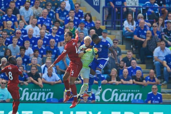 LEICESTER, ENGLAND - Saturday, September 1, 2018: Leicester City's goalkeeper Kasper Schmeichel challenges Liverpool's Virgil van Dijk during the FA Premier League match between Leicester City and Liverpool at the King Power Stadium. (Pic by David Rawcliffe/Propaganda)