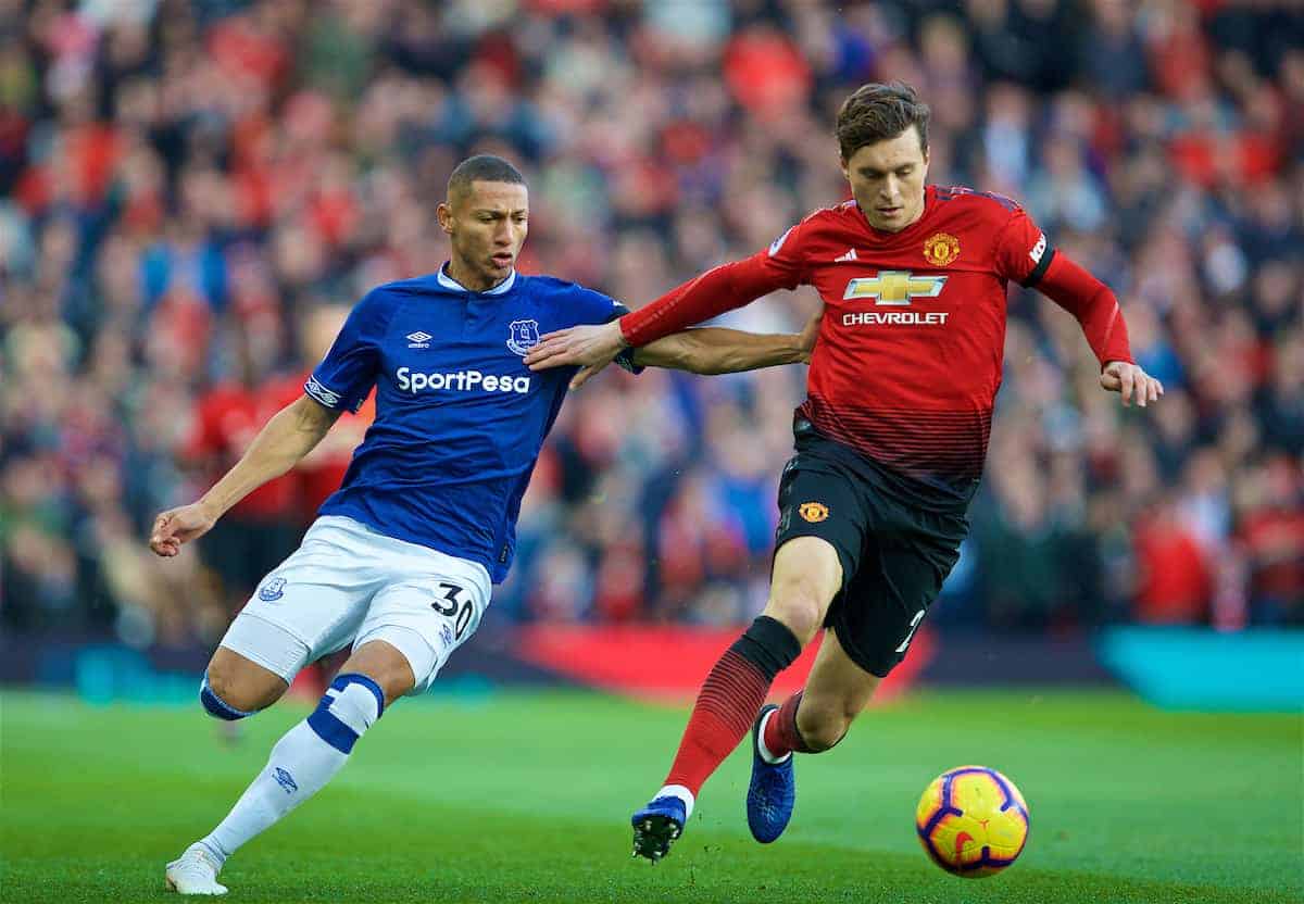 MANCHESTER, ENGLAND - Sunday, October 28, 2018: Everton's Richarlison de Andrade (L) and Manchester United's Victor Lindelöfduring the FA Premier League match between Manchester United FC and Everton FC at Old Trafford. (Pic by David Rawcliffe/Propaganda)