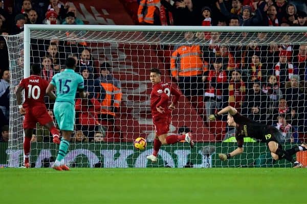 LIVERPOOL, ENGLAND - Saturday, December 29, 2018: Liverpool's Roberto Firmino scores the equalising goal during the FA Premier League match between Liverpool FC and Arsenal FC at Anfield. (Pic by David Rawcliffe/Propaganda)