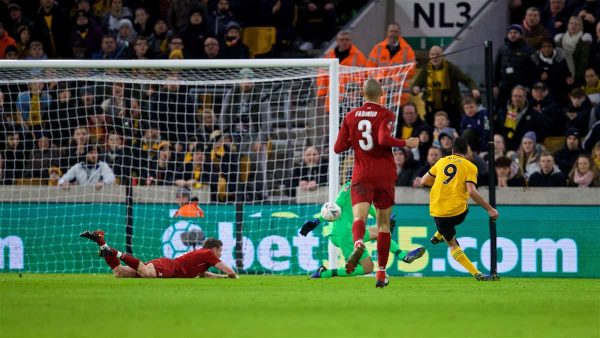 WOLVERHAMPTON, ENGLAND - Monday, January 7, 2019: Wolverhampton Wanderers' Raúl Jiménez scores the first goal during the FA Cup 3rd Round match between Wolverhampton Wanderers FC and Liverpool FC at Molineux Stadium. (Pic by David Rawcliffe/Propaganda)