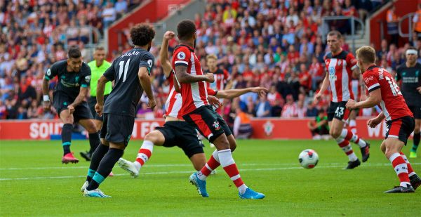 LIVERPOOL, ENGLAND - Saturday, August 17, 2019: Liverpool's Roberto Firmino scores the second goal during the FA Premier League match between Southampton FC and Liverpool FC at St. Mary's Stadium. (Pic by David Rawcliffe/Propaganda)