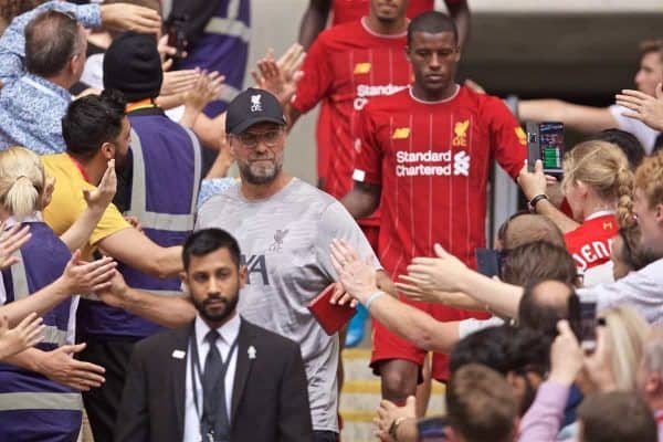 LONDON, ENGLAND - Sunday, August 4, 2019: Liverpool's manager Jürgen Klopp shakes hands with supporters after picking up his runners-up medal after the penalty shoot out to decide the FA Community Shield match between Manchester City FC and Liverpool FC at Wembley Stadium. Manchester City won 5-4 on penalties after a 1-1 draw. (Pic by David Rawcliffe/Propaganda)