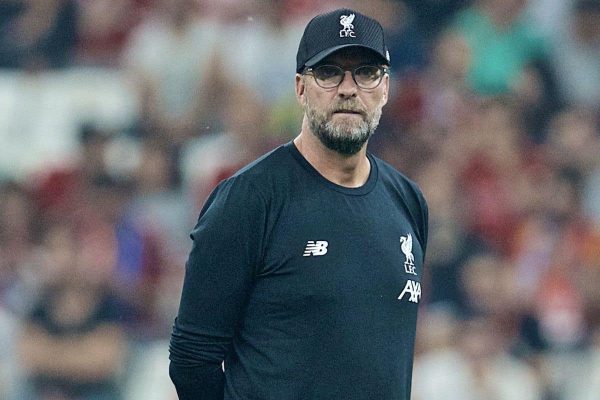 ISTANBUL, TURKEY - Wednesday, August 14, 2019: Liverpool's manager Jürgen Klopp during the pre-match warm-up before the UEFA Super Cup match between Liverpool FC and Chelsea FC at Besiktas Park. (Pic by David Rawcliffe/Propaganda)