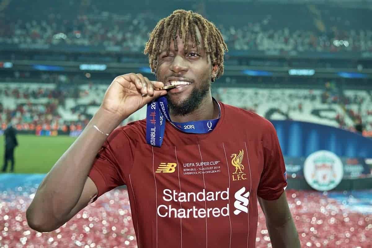 ISTANBUL, TURKEY - Wednesday, August 14, 2019: Liverpool's Divock Origi bites his winners' medal as he celebrates after beating Chelsea in the shoot-out to win the Super Cup during the UEFA Super Cup match between Liverpool FC and Chelsea FC at Besiktas Park. Liverpool won 5-4 on penalties after a 1-1 draw. (Pic by David Rawcliffe/Propaganda)