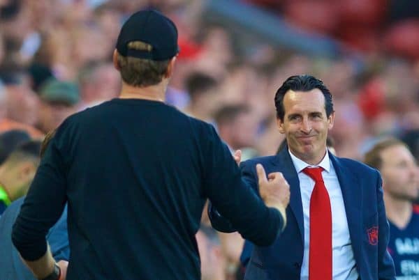LIVERPOOL, ENGLAND – Samstag, 24. August 2019: Arsenals Manager Unai Emery (R) schüttelt Liverpools Manager Jürgen Klopp nach dem FA Premier League-Spiel zwischen Liverpool FC und Arsenal FC in Anfield die Hand.  Liverpool gewann 3:1.  (Bild von David Rawcliffe/Propaganda)