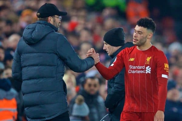 LIVERPOOL, ENGLAND - Sunday, January 19, 2020: Liverpool's manager Jürgen Klopp shakes hands with Alex Oxlade-Chamberlain as he is substituted during the FA Premier League match between Liverpool FC and Manchester United FC at Anfield. (Pic by David Rawcliffe/Propaganda)