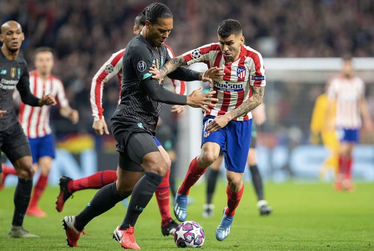 MADRID, SPAIN - Tuesday, February 18, 2020: Liverpool's Virgil van Dijk (L) and Club Atlético de Madrid's A?ngel Correa during the UEFA Champions League Round of 16 1st Leg match between Club Atlético de Madrid and Liverpool FC at the Estadio Metropolitano. (Pic by David Rawcliffe/Propaganda)