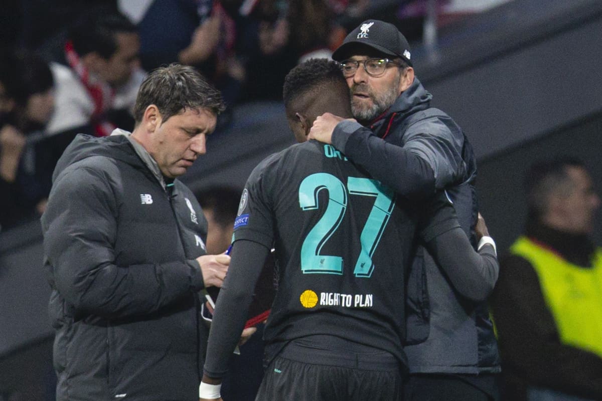 MADRID, SPAIN - Tuesday, February 18, 2020: Liverpool's manager Jürgen Klopp prepares to bring on substitute Divock Origi during the UEFA Champions League Round of 16 1st Leg match between Club Atlético de Madrid and Liverpool FC at the Estadio Metropolitano. (Pic by David Rawcliffe/Propaganda)