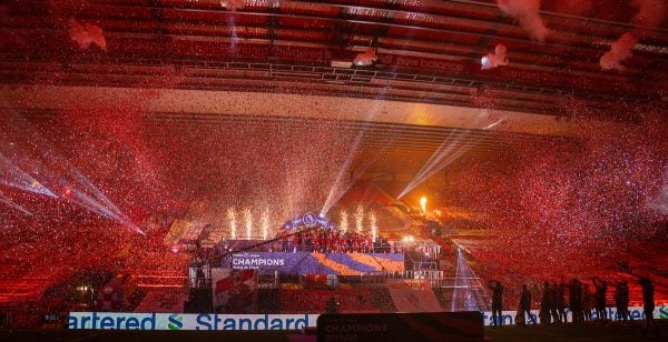 LIVERPOOL, ENGLAND - Wednesday, July 22, 2020: Liverpool’s captain Jordan Henderson lifts the Premier League trophy after as his side are crowned Champions after the FA Premier League match between Liverpool FC and Chelsea FC at Anfield. The game was played behind closed doors due to the UK government’s social distancing laws during the Coronavirus COVID-19 Pandemic. Liverpool won 5-3. (Pic by David Rawcliffe/Propaganda)