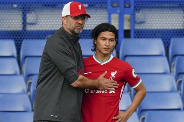 LONDON, ENGLAND - Sunday, September 20, 2020: Liverpool’s manager Jürgen Klopp prepares to bring on substitute Takumi Minamino during the FA Premier League match between Chelsea FC and Liverpool FC at Stamford Bridge. The game was played behind closed doors due to the UK government’s social distancing laws during the Coronavirus COVID-19 Pandemic. (Pic by Propaganda)