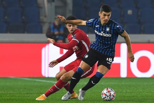 BERGAMO, ITALY - Tuesday, November 3, 2020: Atalanta's Ruslan Malinovskyi gets away from Liverpool's Curtis Jones during the UEFA Champions League Group D match between Atalanta BC and Liverpool FC at the Stadio di Bergamo. (Pic by Simone Arveda/Propaganda)