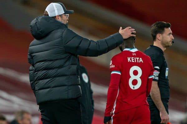 LIVERPOOL, ENGLAND - Sunday, November 22, 2020: Liverpool’s Naby Keita goes off with an injury past manager Jürgen Klopp during the FA Premier League match between Liverpool FC and Leicester City FC at Anfield. The game was played behind closed doors due to the UK government’s social distancing laws during the Coronavirus COVID-19 Pandemic. (Pic by David Rawcliffe/Propaganda)