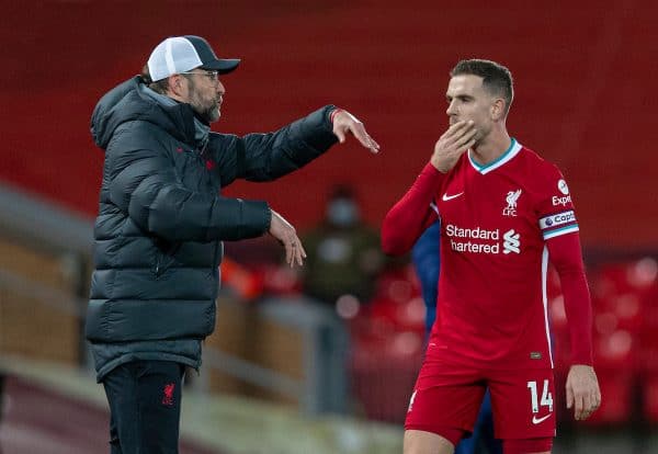 LIVERPOOL, ENGLAND - Wednesday, December 16, 2020: Liverpool's manager Jürgen Klopp speaks with captain Jordan Henderson during the FA Premier League match between Liverpool FC and Tottenham Hotspur FC at Anfield. (Pic by David Rawcliffe/Propaganda)