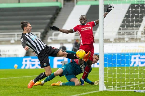 NEWCASTLE-UPON-TYNE, ENGLAND - Wednesday, December 30, 2020: Liverpool’s Sadio Mané sees his shot saved by Newcastle United's goalkeeper Karl Darlow and cleared by Newcastle United's Fabian Schär during the FA Premier League match between Newcastle United FC and Liverpool FC at Anfield. (Pic by David Rawcliffe/Propaganda)