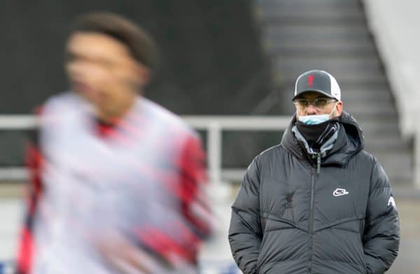 NEWCASTLE-UPON-TYNE, ENGLAND - Wednesday, December 30, 2020: Liverpool’s manager Jürgen Klopp during the pre-match warm-up before the FA Premier League match between Newcastle United FC and Liverpool FC at Anfield. (Pic by David Rawcliffe/Propaganda)