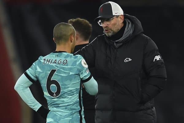 SOUTHAMPTON, ENGLAND - Monday, January 4, 2021: Liverpool's manager Jürgen Klopp speaks with Thiago Alcantara during the FA Premier League match between Southampton FC and Liverpool FC at St Mary's Stadium. (Pic by Propaganda)