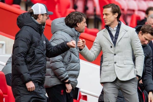 LIVERPOOL, ENGLAND - Sunday, March 7, 2021: Fulham's manager Scott Parker (R) fist bumps Liverpool's manager Jürgen Klopp during the FA Premier League match between Liverpool FC and Fulham FC at Anfield. (Pic by David Rawcliffe/Propaganda)