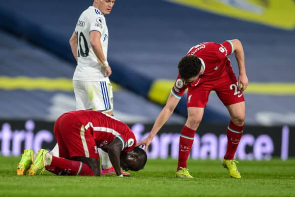 LEEDS, ENGLAND - Monday, April 19, 2021: Liverpool's Sadio Mané kneels to pray as he celebrates after scoring the first goal during the FA Premier League match between Leeds United FC and Liverpool FC at Elland Road. (Pic by Propaganda)