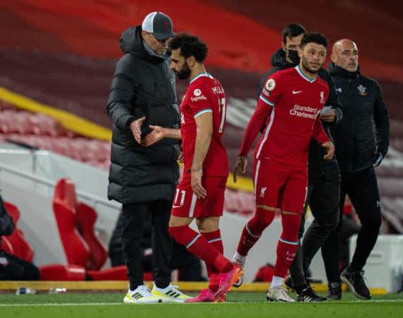 LIVERPOOL, ENGLAND - Saturday, May 8, 2021: Liverpool's Mohamed Salah shakes hands with manager Jürgen Klopp as he is replaced by substitute Alex Oxlade-Chamberlain during the FA Premier League match between Liverpool FC and Southampton FC at Anfield. (Pic by David Rawcliffe/Propaganda)