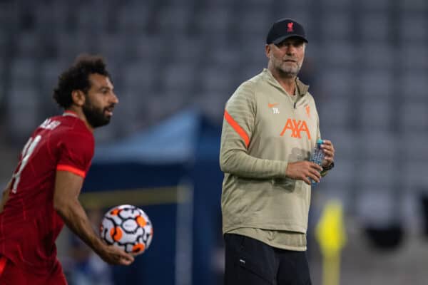 INNSBRUCK, AUSTRIA - Thursday, July 29, 2021: Liverpool's manager Jürgen Klopp (R) and Mohamed Salah during a pre-season friendly match between Liverpool FC and Hertha BSC at the Tivoli Stadion. (Pic by Jürgen Faichter/Propaganda)