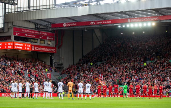 LIVERPOOL, ENGLAND - Monday, August 9, 2021: Liverpool players stand for a moment's applause for former player Michael Robinson before a pre-season friendly match between Liverpool FC and Club Atlético Osasuna at Anfield. (Pic by David Rawcliffe/Propaganda)