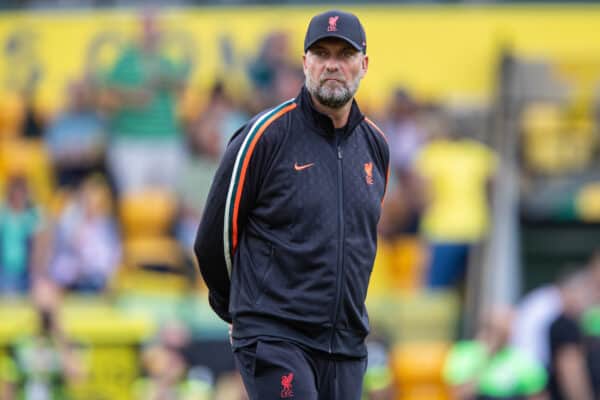 NORWICH, ENGLAND - Saturday, August 14, 2021: Liverpool's manager Jürgen Klopp during the pre-match warm-up before the FA Premier League match between Norwich City FC and Liverpool FC at Carrow Road. (Pic by David Rawcliffe/Propaganda)