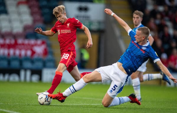 ROCHDALE, ENGLAND - Tuesday, August 31, 2021: Liverpool's Jack Bearne (L) and Rochdale's Max Taylor during the English Football League Trophy match between Rochdale AFC and Liverpool FC Under-21's at Spotland Stadium. (Pic by David Rawcliffe/Propaganda)