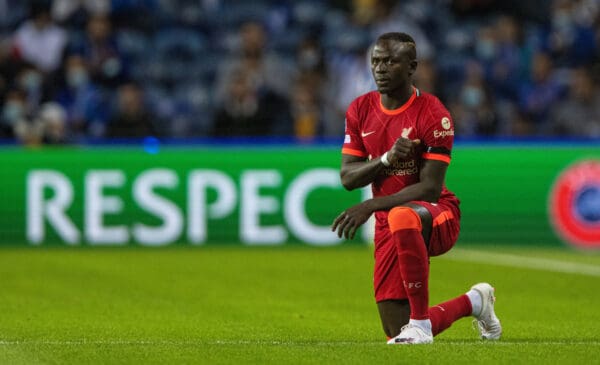 PORTO, PORTUGAL - Tuesday, September 28, 2021: Liverpool's Said Mané kneels down (takes a knee) in support of the Black Lives Matter movement before the UEFA Champions League Group B Matchday 2 game between FC Porto and Liverpool FC at the Estádio do Dragão. (Pic by David Rawcliffe/Propaganda)