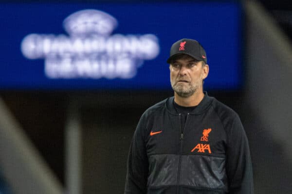 PORTO, PORTUGAL - Tuesday, September 28, 2021: Liverpool's manager Jürgen Klopp during the pre-match warm-up before the UEFA Champions League Group B Matchday 2 game between FC Porto and Liverpool FC at the Estádio do Dragão. (Pic by David Rawcliffe/Propaganda)